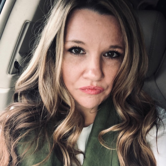 Meet your Posher, Ashley - Picture 1 of 1